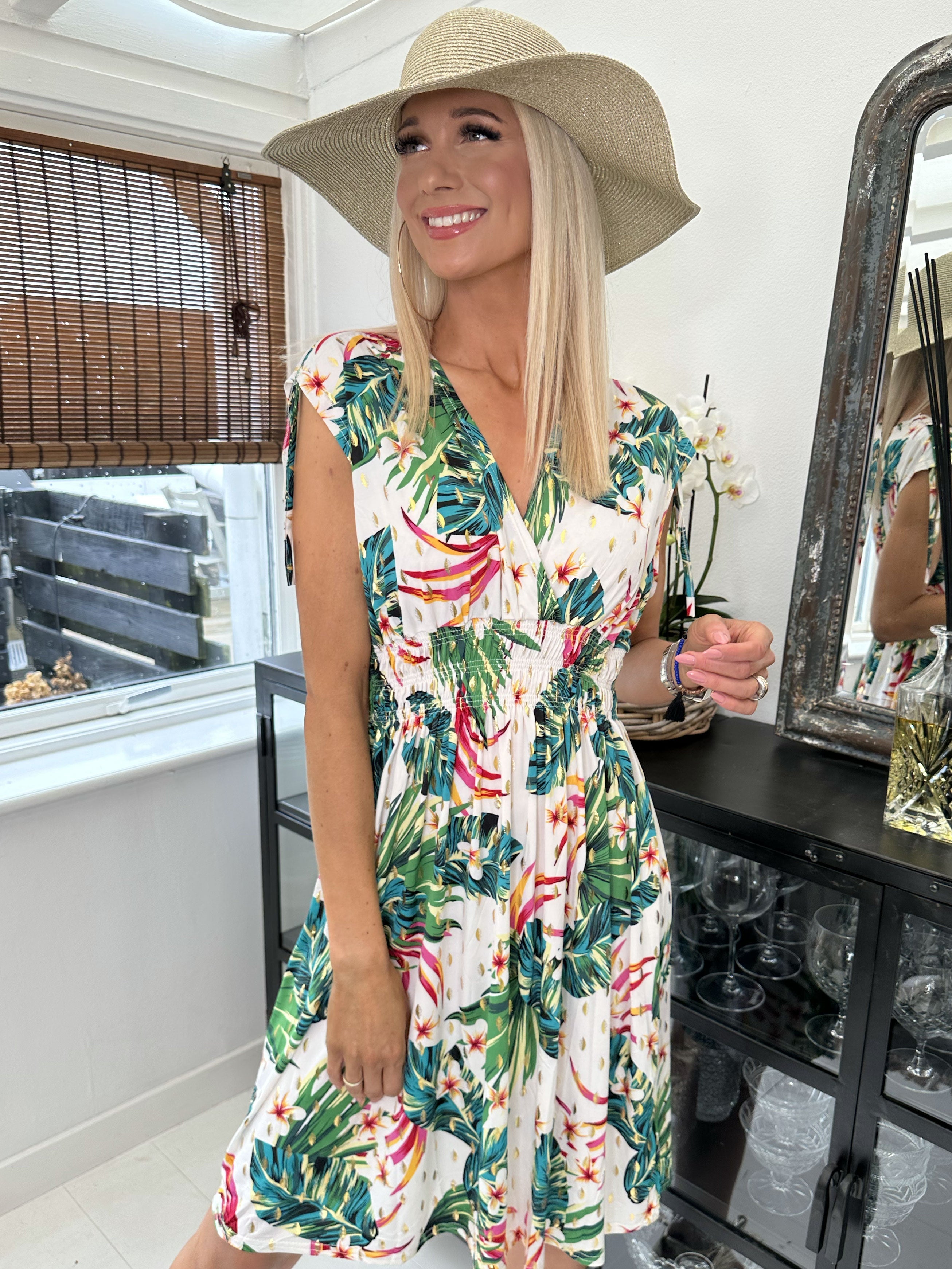 Pams Hawaii Short - Kort elastisk klänning i rynkfritt tyg